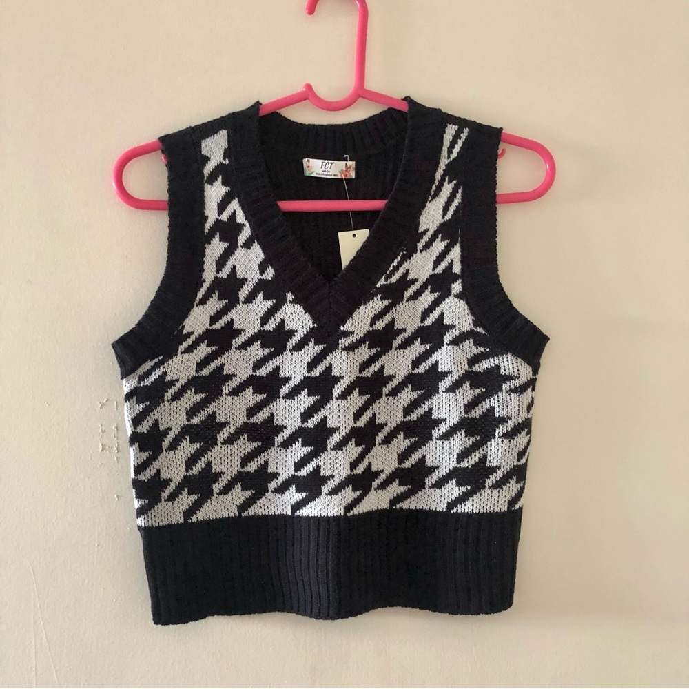 Sweater vest nwt